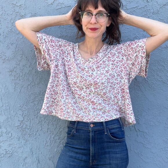 90s Floral Wide T shirt Boxy V-neck in Large Wet Seal y2k rose print - Picture 1 of 7